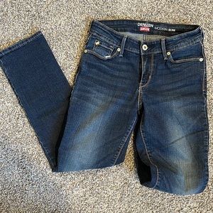 Levi Denizen modern slim women’s jeans, size 2S, 26 x 30